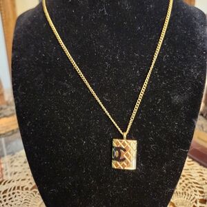 FASHION JEWELRY NECKLACE.  ( THIS PRODUCT IS NOT AFFILIATED WITH LOUIS-VUITTON)